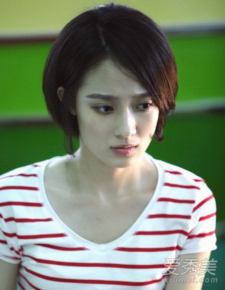 一个女学生最好多久洗一次头?