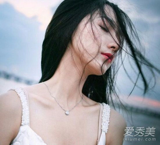 十个有争议的护发问题都开始质疑生活。