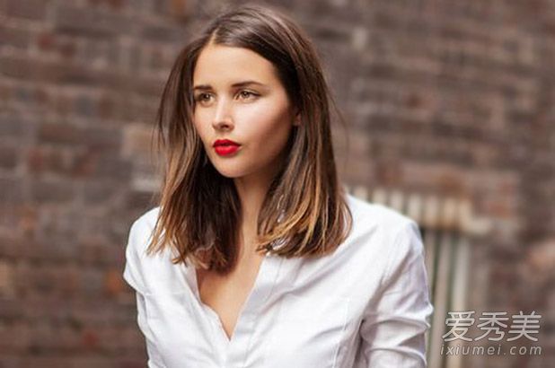 事实上，头发在夏天总是散发油，这可能是因为忽略了这些细节。