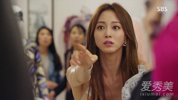 冬天洗脑后你会冷吗?洗头后6种快速吹干头发的小方法。