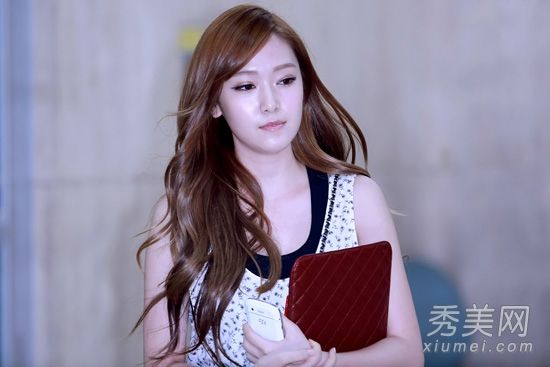 杰西卡退出青年团中整形手术的细节