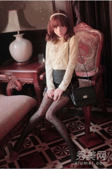 平民也可以穿性感的透明服装来品尝明星的味道。