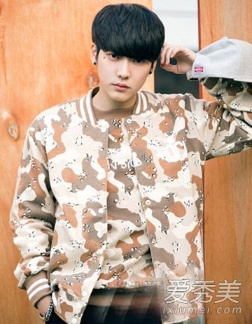 冬天，留着黑色短发的男孩自然是最帅的。