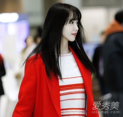 从林尹安的小套装中学习时尚和知性