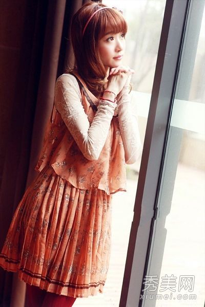 春季8女士装扮成浪漫约会男友的最爱