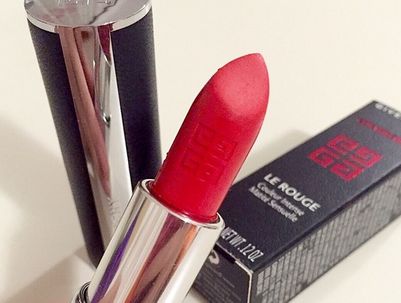 纪梵希306适合黄色皮肤吗