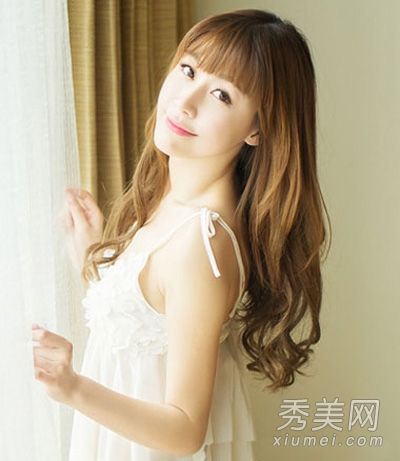 长脸型适合什么发型时尚甜美刘海长卷发