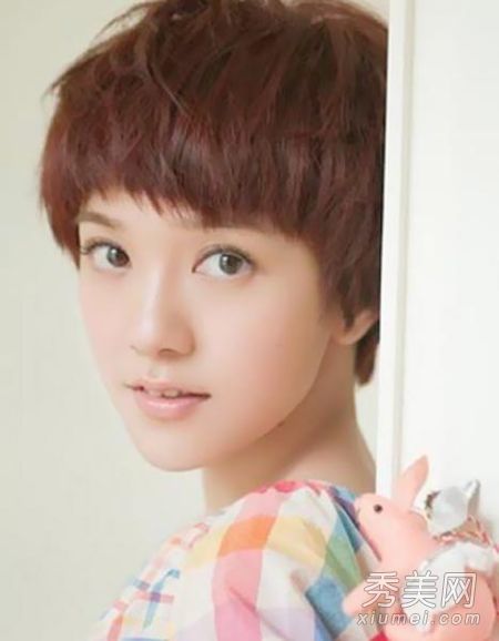 秋日长披发日本短发的魅力让你立刻转变