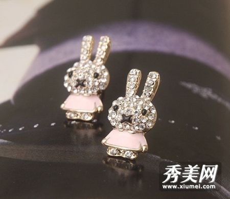 聚焦耳环美化脸型