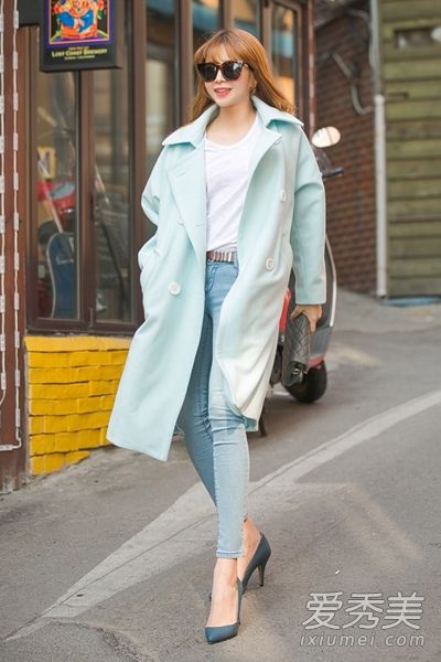 当我在春节见到我的公公婆婆时，我该如何穿牛仔裤搭配冰淇淋外套呢？