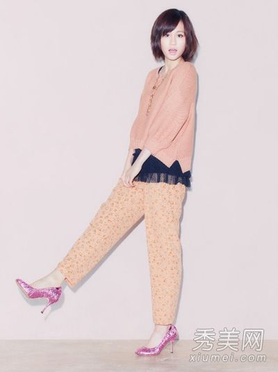 春装配短裤或长裤都很苗条。