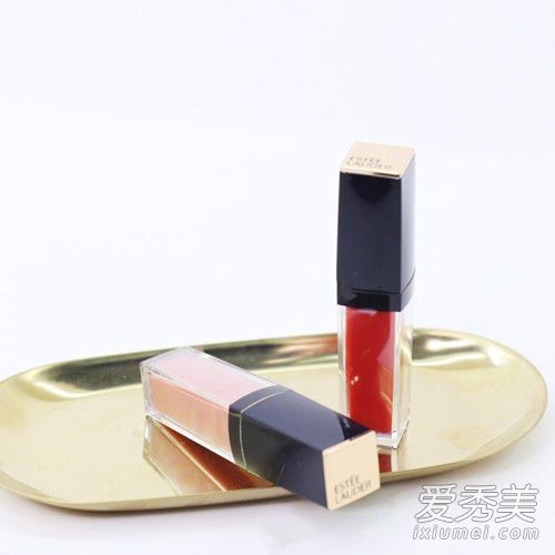 雅诗兰黛的唇彩301和302哪个看起来不错?