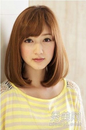 大脸蛋儿的女孩不要再担心面部表情,保留直发的大脸蛋儿