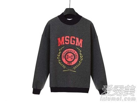 黑色背心的起球是摆脱它的简单方法。