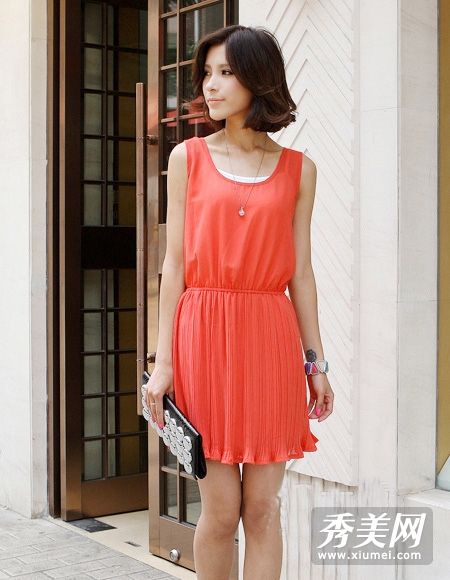 OL必不可少的修身连衣裙打造完美形象