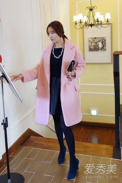 情人节约会粉色外套女士搭配