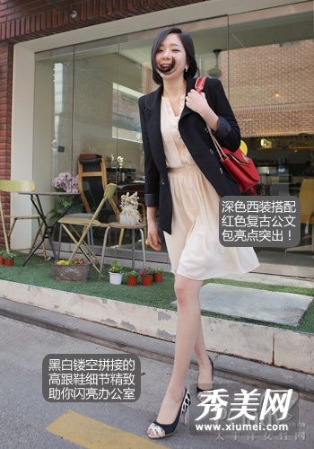 4件裸体服装展现优雅和气质