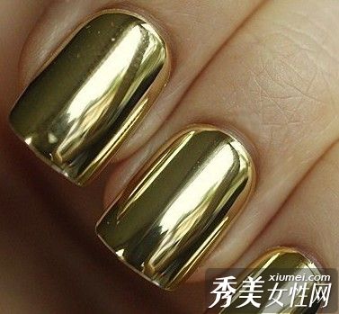 小编辑教你最时尚的美甲搭配方案。