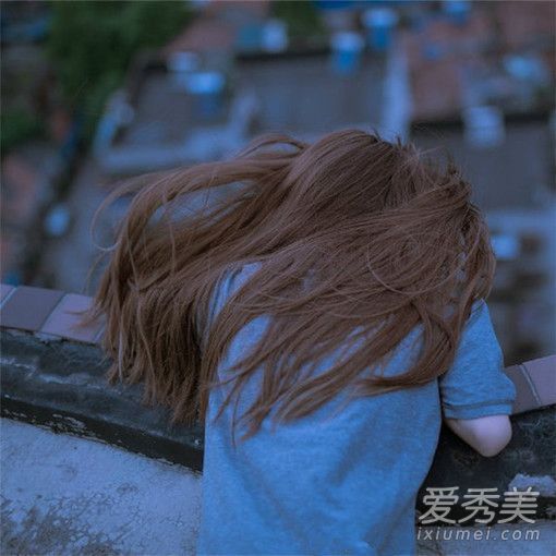 洗发水很累人。洗发水非常贵。一个油性头发的姐姐怎么做?