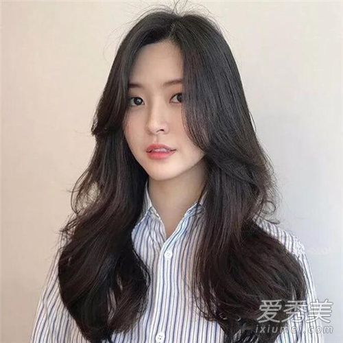 网上最红的发型都在这里!今年最好把中间部分放在一起。