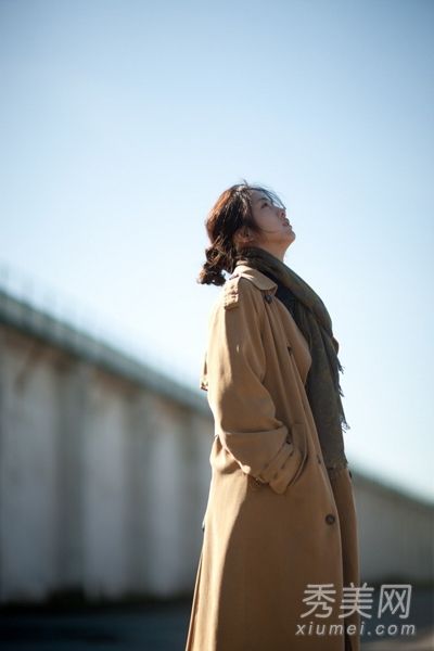 《深秋》展示汤唯教你搭配外套的技巧