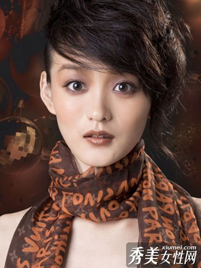 派对女王魅力妆容引人注目
