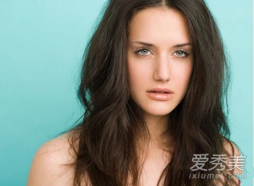 经常烫头发导致亚健康？你必须注意洗头！