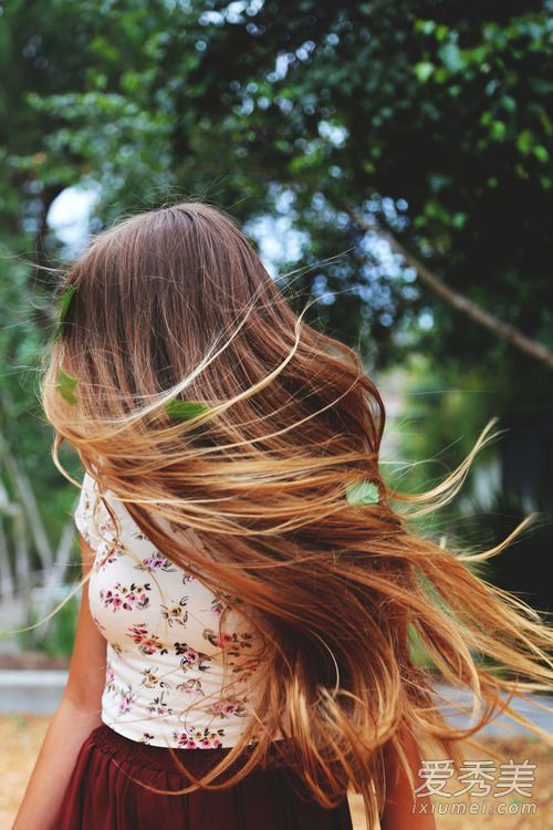 秋发又要遭殃了?发型师教你6个保持头发光滑的技巧。