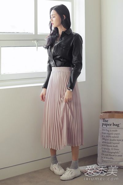 必须穿有大象腿的半身裙