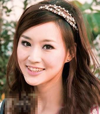 巧拿三把发带打造小脸蛋美女
