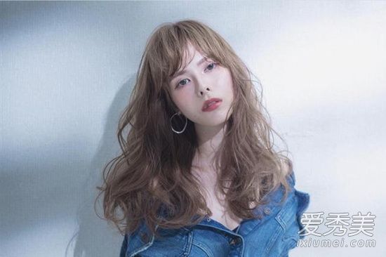 冬天想要回长发吗?一套漂亮的长卷发造型参考