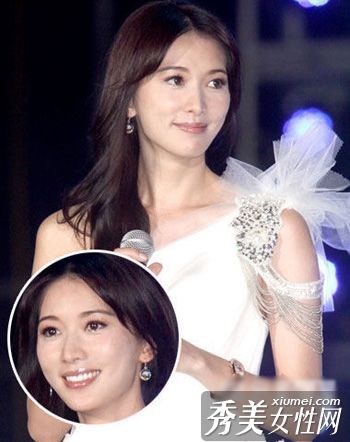 霍思言孙俪白色连衣裙清新美丽妆容
