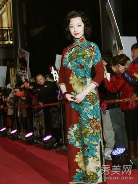 新年电影《人群秀》明星首映式,发型搞笑