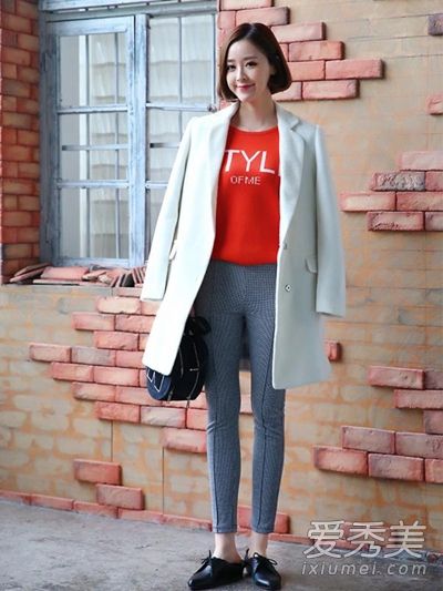 长外套搭配紧身裤既帅气又优雅。