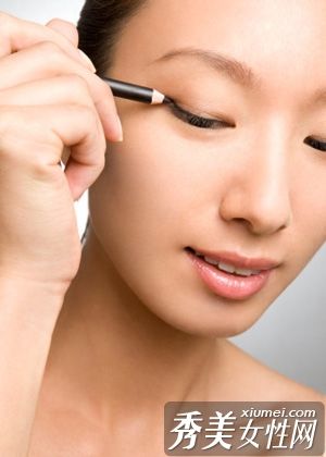 小编辑教你最实用的眼线技巧