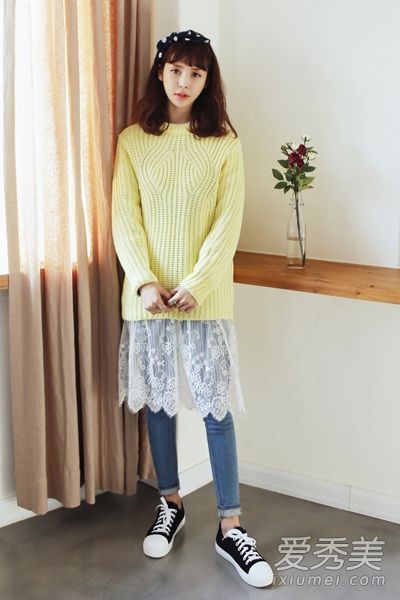 带图片的毛衣和带裤子的裙子看起来不错。