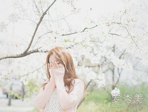 长发不是白色的!四个教程教你如何快速制作美丽的卷发。