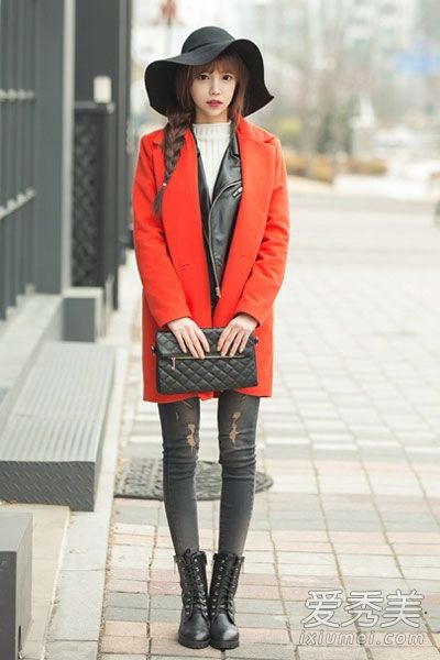 红色的外套是节日的必备,祝你新年好运。