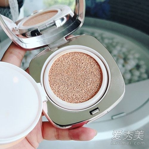 海蓝宝石神秘气垫基础容易使用吗?