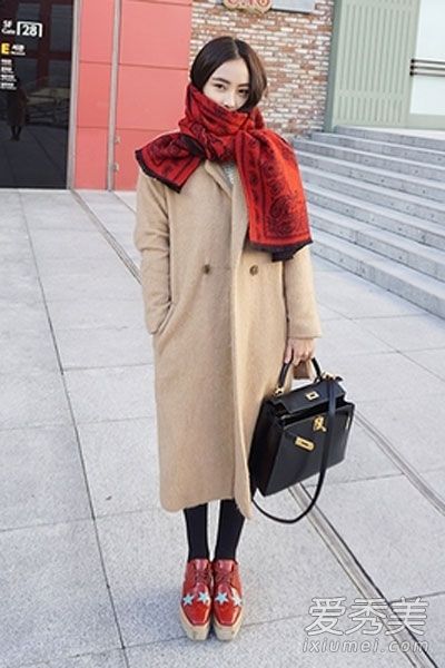 大衣搭配围巾更是向人才学习的标准。