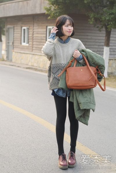 带有衬衫复古风格和文学风格的毛衣