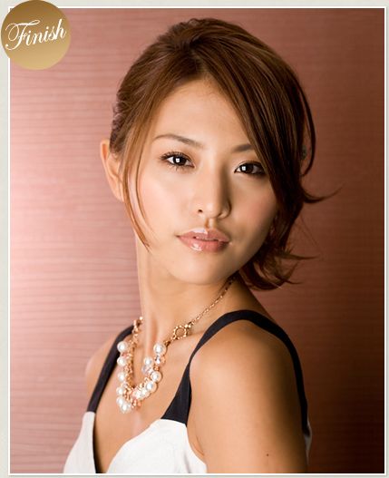 盘起你的头发,露出你的玉颈,享受清凉。