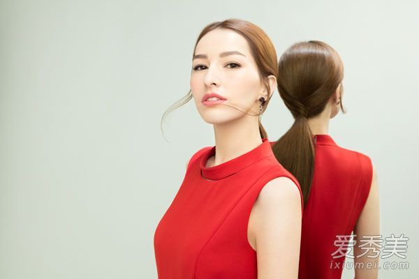 夏季实用的扎头发技术隐藏了发绳的美丽。