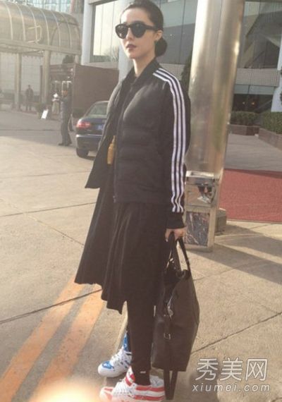 肩宽如何着装学习范冰冰的宽肩瘦身法