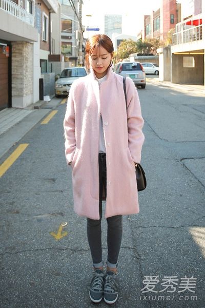 粉色呢子外套搭配约会必备漂亮衣服