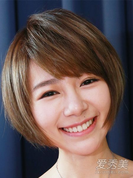 短发看起来是不是很无趣?五种造型技巧变得美丽,并显示小脸。