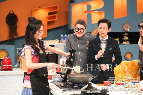 拜托,冰箱。娜娜的发型叫什么?你怎么系它?