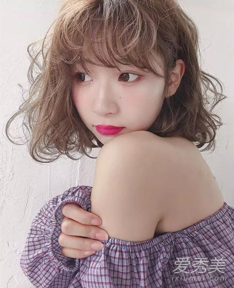 2018流行齐肩长发图片齐肩凌乱微烫发最女性化!