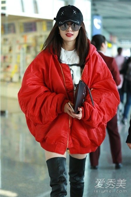 谁说帽子在冬天不流行?选择正确的发型是非常美丽的。