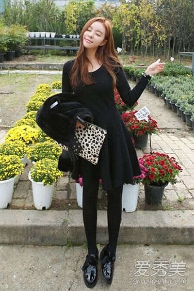 年会上你会穿什么？8件合身的连衣裙